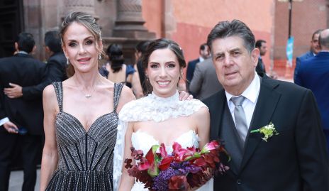  Lucero Gouyonnet y Juan Manuel Zúñiga con su hija Andrea.