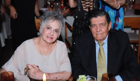  Esther Treviño y Gustavo Sandoval.