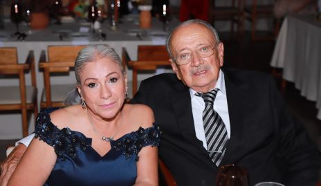  Cora Reyes y Jesús Medina.