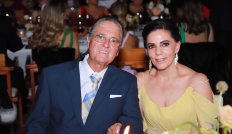  José Treviño y Rosalinda Ayech.