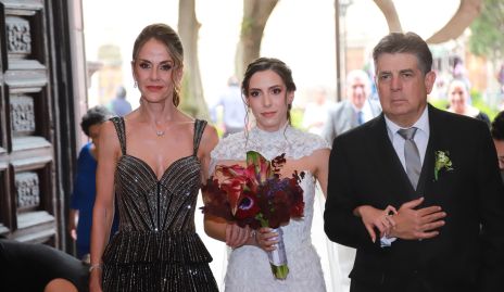  Lucero Gouyonnet y Juan Manuel Zúñiga con su hija Andrea.