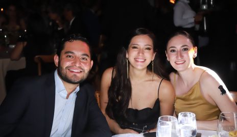  Gerardo Torres, Alma Rodríguez y Arantxa Carcoba.