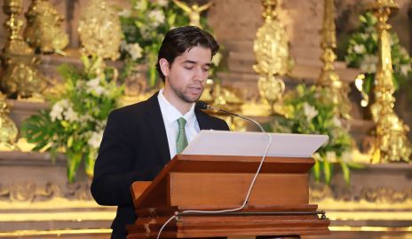  Mauricio Flores.