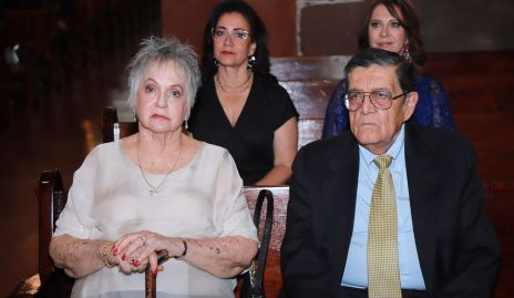  Esther Treviño y Gustavo Sandoval abuelos del novio.