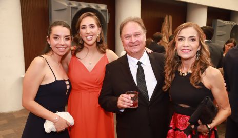  Viny Padrón, Adriana Almaguer, Sergio Pardo y Sofía García.