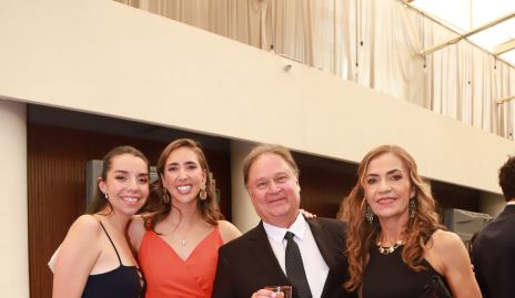  Viny Padrón, Adriana Almaguer, Sergio Pardo y Sofía García.