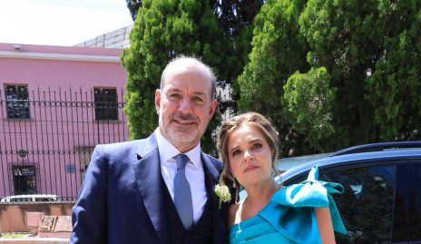  Manuel Martins y Eva Anaya, papás de la novia.