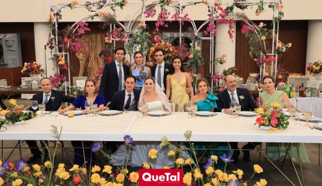  Mauricio Lasso y Gaby Martins con sus papás y hermanos.