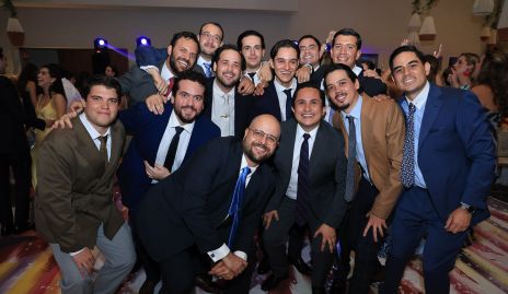  Mauricio Lasso con sus amigos.
