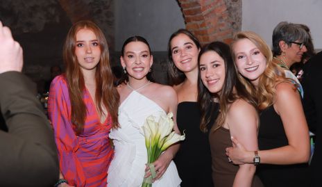  La novia con sus amigas.