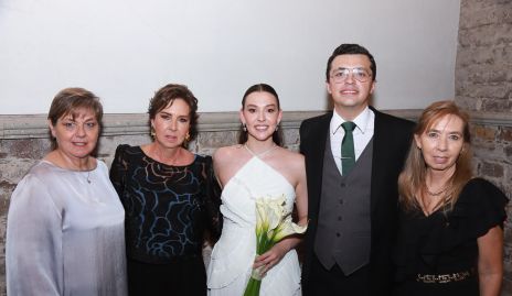  Sofía Hunter, Ana Hunter, Alejandra Morales Hunter, Aldo Martínez y Mercedes Hunter.