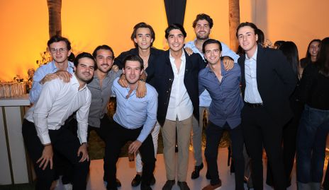 Migue con sus amigos.