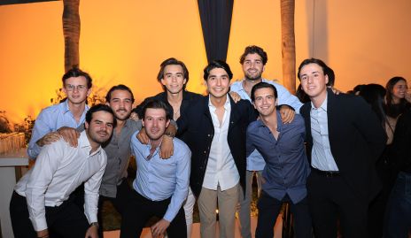  Migue con sus amigos.