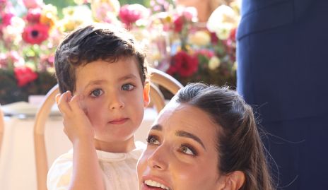  La novia con su sobrino Lorenzo.