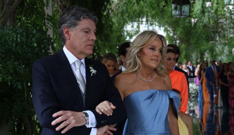  Alfredo Cano y Catalina Martínez, papás del novio.
