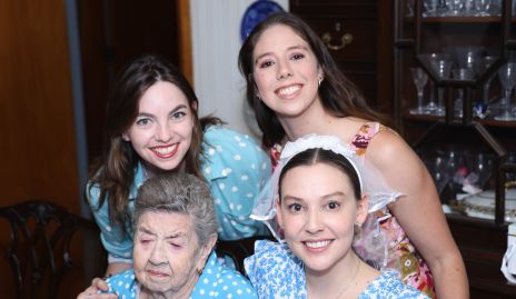  Sofía Valle, Meche Pons, Ana Morales y  Alejandra Morales.