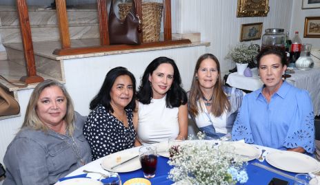  Cheli Faz, Maru Silos, Alma Méndez, Ale Galán y Ana Hunter.