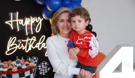  Elizabeth Báez  con su nieto Andrés Torres.