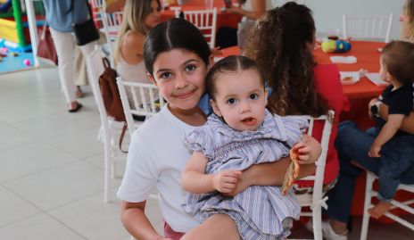  Xaviera y Lucía.