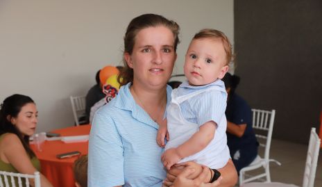  Sofía Torres con su sobrino José Manuel Saiz.