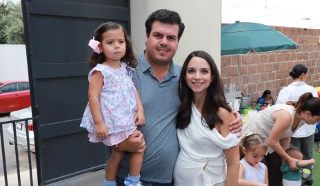   Mauricio Labastida y Sofía Álvarez con su hija Ana Victoria.