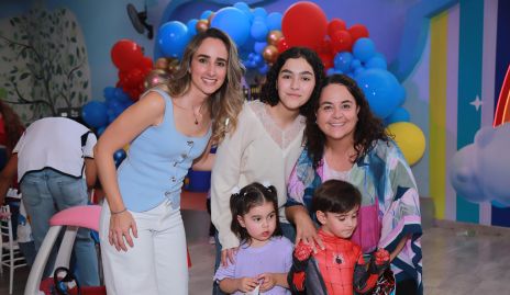  Ángeles Mahbub, Andrea García, Miriam Flores, Sofía Mahbub y Santiago Labastida.
