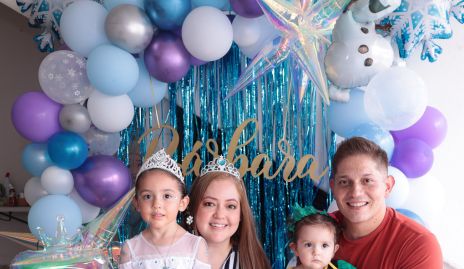  Bárbara Cisneros, Gabriela Romano, Marina Cisneros y Jonathan Cisneros.