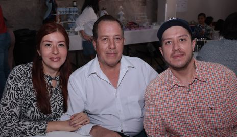  Daniela, Arturo y Arturo Romano.