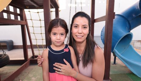  Gaby Carrillo y Valeria Puga.
