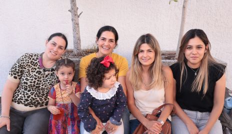  Roció García, Javiera Reyes, María Velázquez, Pastora, Lucía Cabrera y Estefanía Lopez.