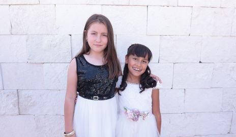 Mariela Salazar y Victoria Benítez.