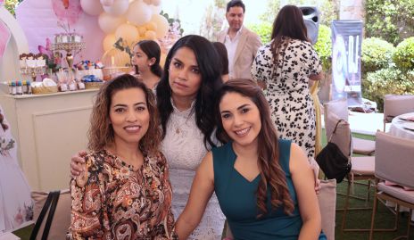  María Hernández, Yanahí Landeros y Yuri Balderas.