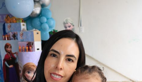  Mariana Tobías y Marina Meade.