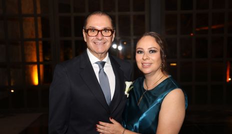  José Antonio Nieto, papá de la novia y Aideé García.