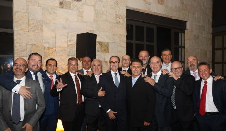  José Antonio Nieto con sus amigos de toda la vida.