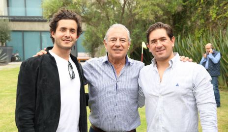  Tatis Abud con sus hijos Julián y Fernando.