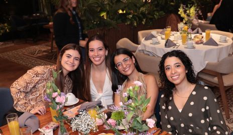  Ana María Meade, Jimena Padilla, Luz Ma Meade y Dani Cegarra.