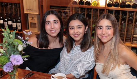  Andrea de la Torre, Beatriz Rodríguez y Estefanía Leija.