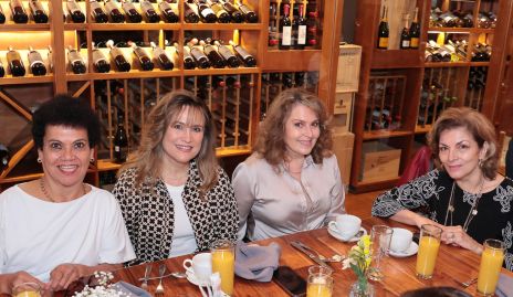  María Eugenia Castro, Ana Lilia, Lu y Mari Carmen Von Der Meden.
