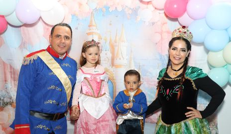  Xavier Azuara, Rafaela Azuara, Xavier Azuara y Diana Solorio.