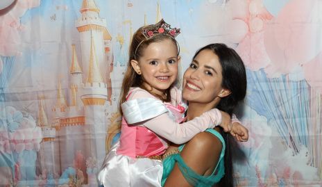  Rafaela Azuara y Priscila Solorio.