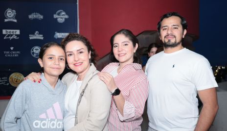  Natalia Cano, Gloria Ríos, Arantza Castillo y Misael Vera.