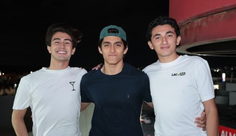  Santiago Flores, Memo Coronado y Oscar Márquez.