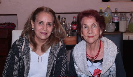  Martha Acevedo y Licha Carreras.