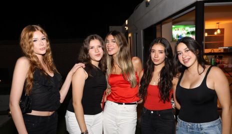  Pauletta Theiner, Tayla de Sousa, Dayana Schmith, Camilia Monroy  y Ximena Cacho.