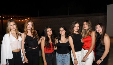  Pauletta Theiner, Mariela Theiner, Camila Monroy, Ximena Cacho, Tayla de Sousa y Dayana Schmith y Carolina Rivera.