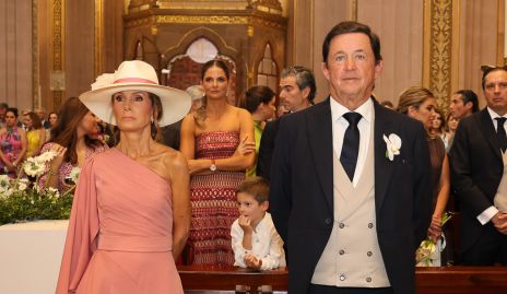 Lourdes y Carlos López, papás de la novia.