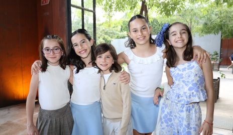  Sofía, Macarena, Sergio, Roberta y Emilia.