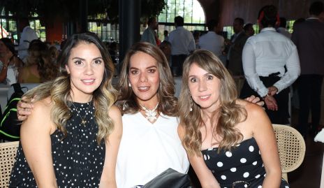  Mari Chuy Contreras, Rocío Acevedo y Leyre Hurtado.
