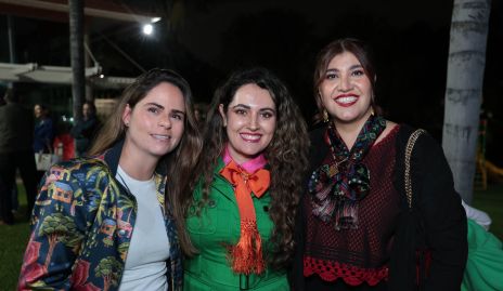  Marianne Velasco, Marcela Zapata y Jazmín Sánchez.
